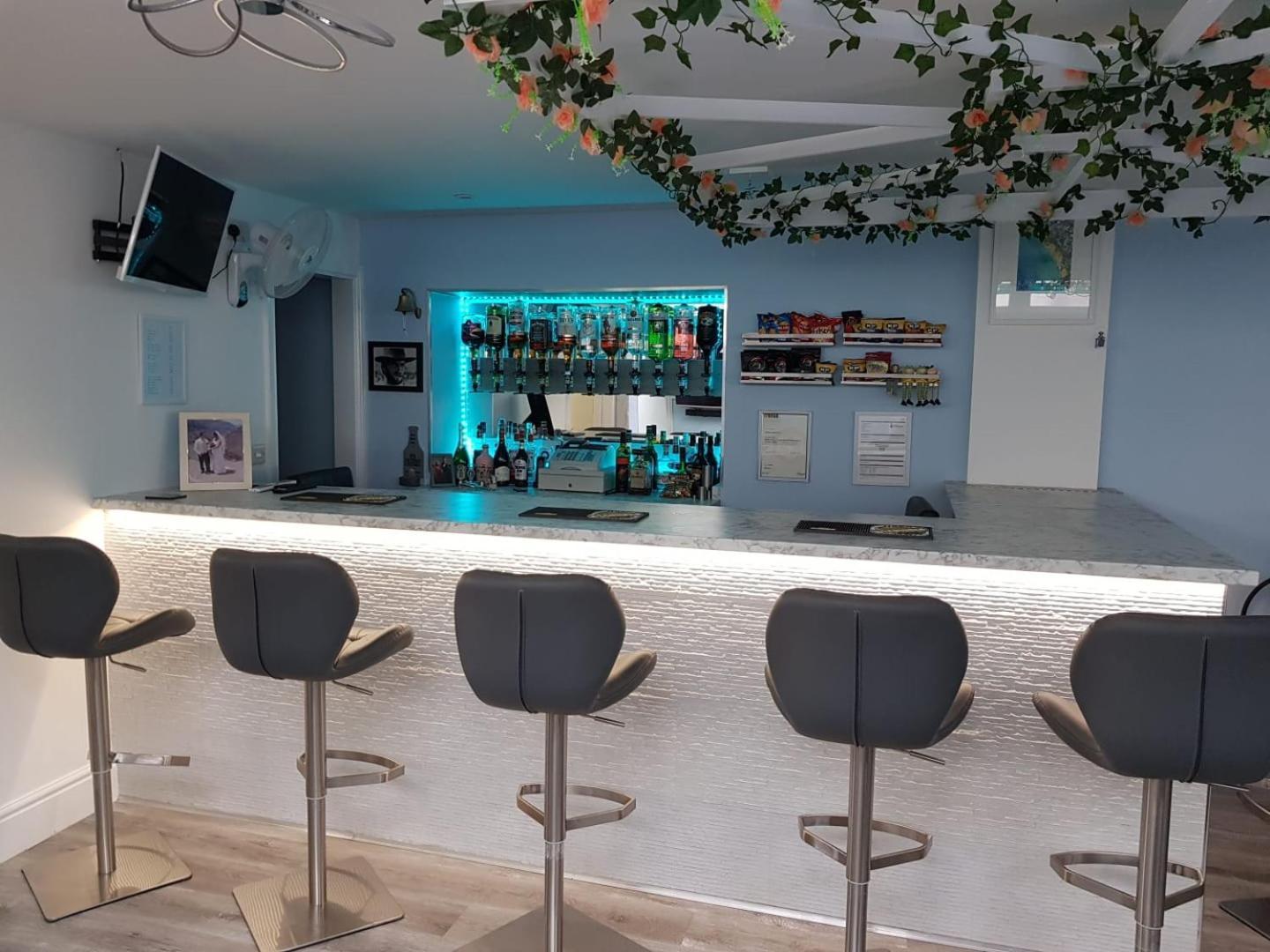 Oyo Minerva 3* New Quay