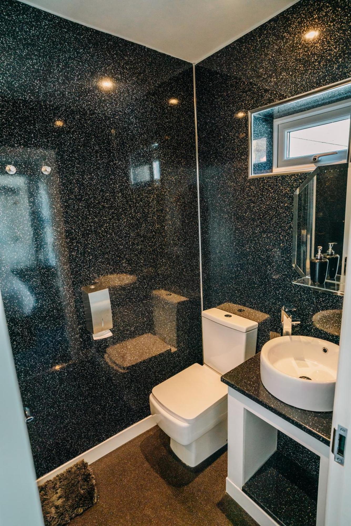 Oyo Minerva 3* New Quay